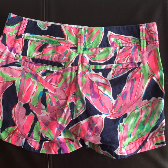 Lilly Pulitzer Callahan shorts - Picture 2 of 3